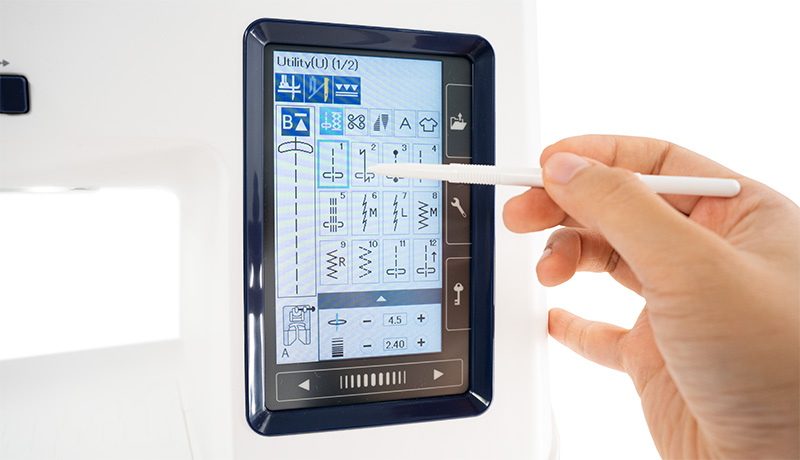 Janome Skyline S7 LCD Touchscreen